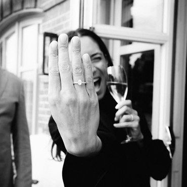 Bibe Cheriva, Kekasih Thom Haye yang Tidak Eksis di Medsos