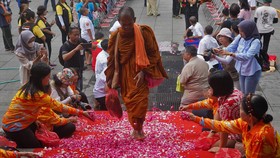 FOTO: Perjalanan Biksu Thudong Jalan Kaki 4 Bulan Thailand-Borobudur