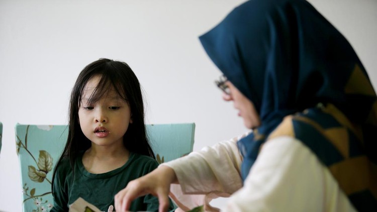 Cara mengajari anak mengendalikan emosi menurut Islami