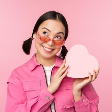 4 Zodiak yang Dikenal Paling Cepat Jatuh Cinta dan Alasannya