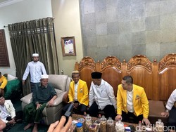 Bahlil Sowan ke Ponpes Bumi Sholawat Sidoarjo Jelang Musda Golkar