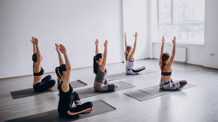 img-title Top 5 List: Rekomendasi Studio Yoga di Bandung yang Bikin Badan Lentur & Pikiran Tenang