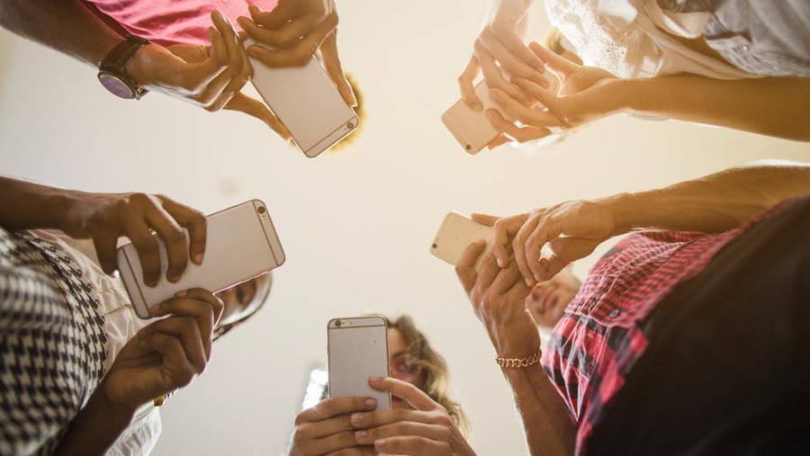Ilustrasi media sosial instagram tiktok twitter