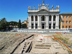 Istana Rahasia Paus yang Dibangun Sebelum Vatikan Ditemukan di Roma