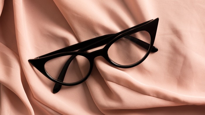 img-title Top 5 List: 5 Rekomendasi Brand Lokal Kacamata yang Bikin Penampilan Makin Trendi