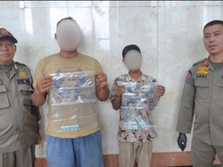 Satpol PP Jakbar Tangkap 2 Penjual Obat Keras Ilegal di Palmerah