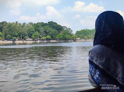 Menjelajahi Situ Gede Naik Perahu Basuri Klakson Telolet