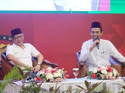 Kala UAS dan Rocky Gerung Saling Berbalas Pantun di Kajian Polda Riau