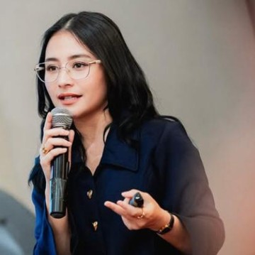 Selain Prilly Latuconsina, 7 Artis Indonesia Ini Ternyata Pernah Mengajar Jadi Dosen