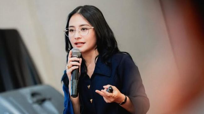 Tak Hanya Prilly Latuconsina! 7 Selebriti Indonesia Ini Pernah Jadi Dosen, Siapa Saja?