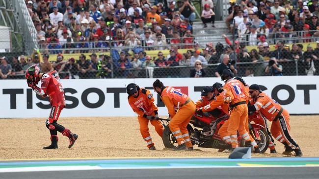 Tak Ada Peringatan saat Crash, Padahal Saya Pelan Francesco Bagnaia mengaku tidak mendapat peringatan di sepeda motor sebelum terjatuh di lap kedua Sprint Race MotoGP Prancis 2025