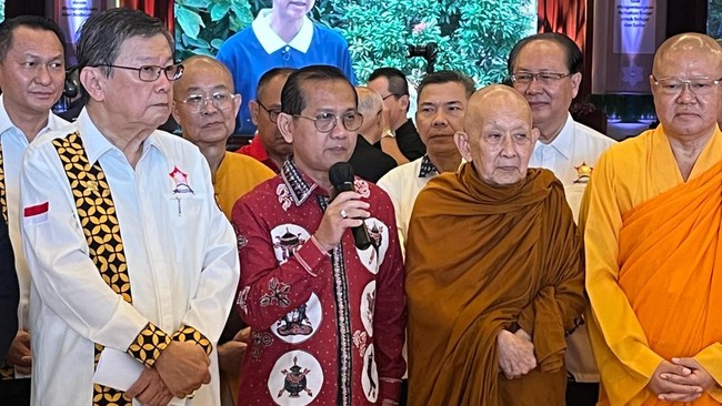 Waisak 2025 Momen Bangun Negeri dengan Energi Positif Ketum PP Permabudhi, Philip Widjaja mengatakan, pelaksanaan ajaran Sang Buddha dapat memberi energi positif bagi masyarakat untuk bersama-sama membangun negeri.