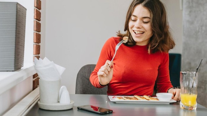 Boost Energi Tanpa Kafein? Intip Daftar Makanan Pengisi Energi Favorit Para Ahli Ini