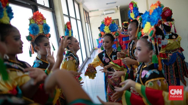 FOTO: Semarak Penuh Warna Indonesia World Dance Festival 2025