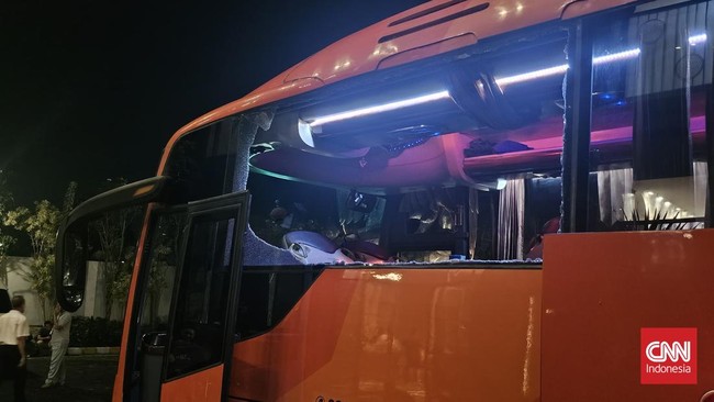 Polres Malang akan menyelidiki aksi pelemparan batu oleh suporter ke bus tim Persik Kediri usai mengalahkan Arema FC 3-0 di Stadion Kanjuruhan.