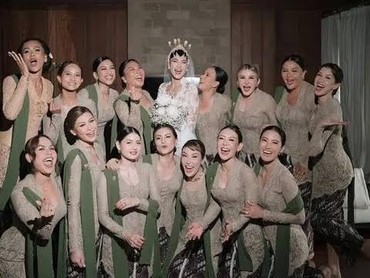 img-title Jadi Sorotan, Ini Pesan Luna Maya soal Baju Bridesmaid