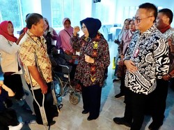 Fatma Saifullah Salurkan Bantuan Kemensos ke Difabel-Lansia di Samarinda