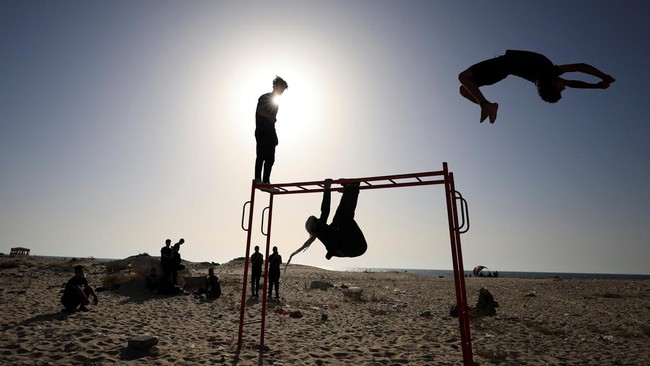FOTO: Semangat Pemain Parkour Gaza: 'Saat Melompat Saya Merasa Hidup'