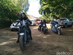 The Dudas Minus One Lihat Pacuan Kuda Joki Cilik lalu Naik Moge di Bima
