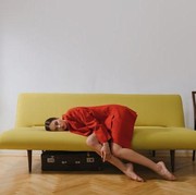 5 Kebiasaan Perempuan yang Diam-Diam Menunjukkan Sedang Menyerah