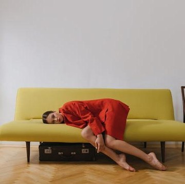 5 Kebiasaan Perempuan yang Diam-Diam Menunjukkan Sedang Menyerah