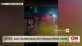 VIDEO: Aksi Pelemparan Bus Pemain Persik Kediri