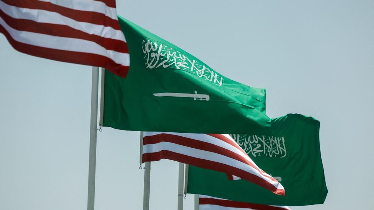 Trump "Ancam" Raja Salman Pakai Nuklir, Bawa-Bawa Israel