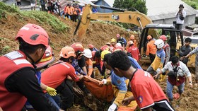 Longsor di Samarinda, Dua Orang Tewas, Pencarian Korban Hilang Disetop