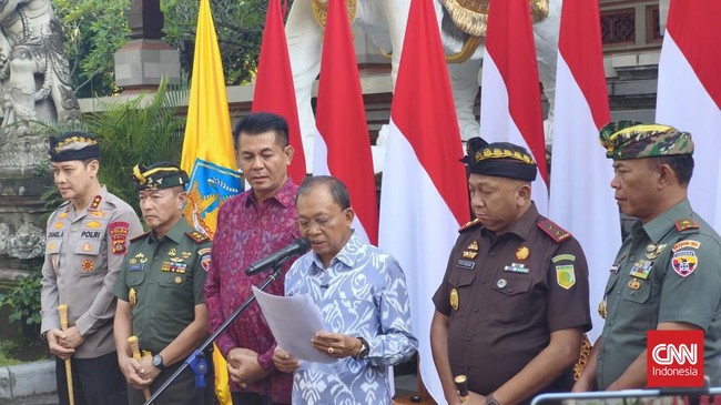 Gubernur Wayan Koster Tolak GRIB Jaya di Bali Gubernur Bali Wayan Koster mengatakan pemerintah daerah berhak menolak ormas yang mendaftar dengan pertimbangan kebutuhan daerah.