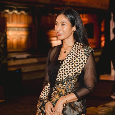 Baru Lulus S1 Filsafat Hindu, Ini Alasan Happy Salma Putuskan Kuliah di Usia 45 Tahun