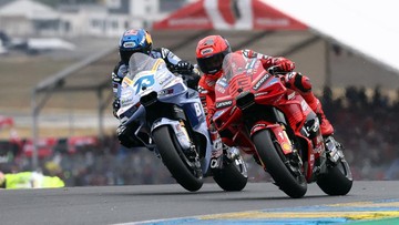 Kabar Sport CNN Terbaru : MotoGP Inggris Red Flag: Marquez Jatuh, Oli Tumpah ke Lintasan