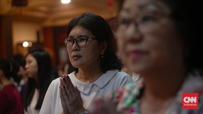 Rayakan Waisak, Umat Buddha Kaltim Doa untuk Pembangunan IKN Umat Buddha di Kalimantan Timur menggelar doa bersama untuk kelancaran pembangunan IKN pada Hari Raya Waisak, Senin (12/5).