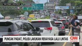 VIDEO: Puncak Padat, Polisi Lakukan Rekayasa Lalu Lintas
