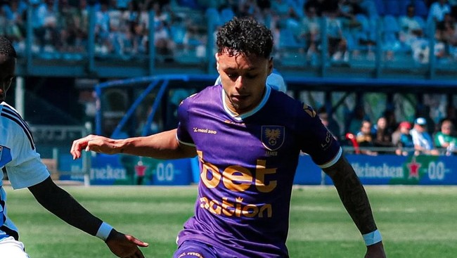 Reaksi Dean James Usai Derbi Lawan Eliano Reijnders Wingback kiri Timnas Indonesia, Dean James, kembali dari cedera dan menghadapi Eliano Reijnders dalam duel PEC Zwolle vs Go Ahead Eagles, Minggu (11/5).