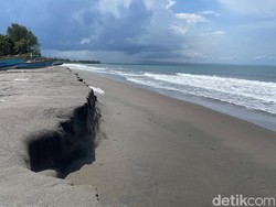 5 Pantai Tersembunyi di Jawa Barat yang Bisa Disambangi Seharian
