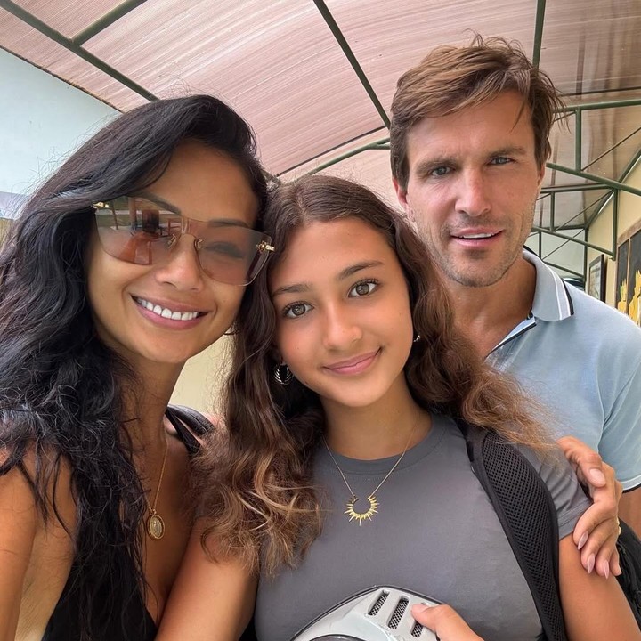 <p>Melalui unggahan di Instagram, Indah membagikan momen perayaan ulang tahun sang putri yang dilangsungkan di Bali. Dalam perayaan ini, Indah mengundang teman-teman putrinya untuk merayakan bersama dengan melakukan aktivitas seru, seperti naik jetski hingga parasailing. (Foto: Instagram @indahkalalo)</p>