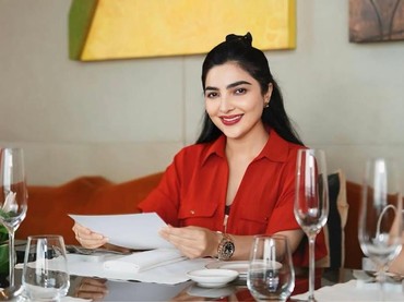 Punya Jiwa Pendidikan Tinggi, 7 Artis Jalani Kuliah di Usia 40 Tahun ke Atas