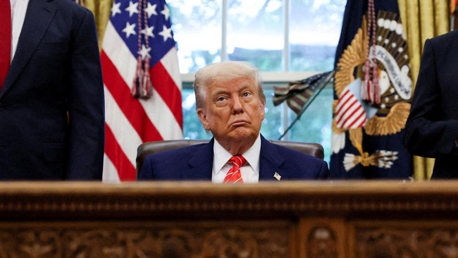 Presiden AS Donald Trump mengatakan AS ingin membantu China usai ketok palu tambahan tarif sebesar 100 persen terhadap produk China.