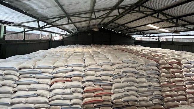 Jawa Barat muncul sebagai penyumbang terbesar dengan total serapan mencapai 352.680 ton, sekaligus tertinggi sepanjang sejarah wilayah Bulog Jabar.