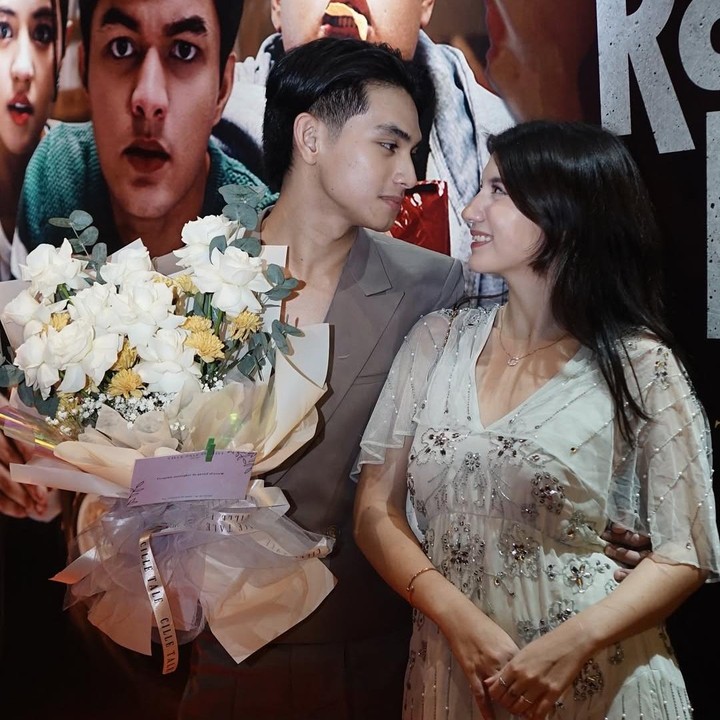 <p>Cassandra dan Ken saling mendukung karier masing-masing setelah menikah. Salah satu bentuk dukungan bisa terlihat saat Cassandra hadir di <em>premiere</em> serial drama yang dibintangi suaminya belum lama ini. "<em>Congrats sayang! Sooo sooo proud of youu</em>," ujar Cassandra dalam foto yang diunggahnya bersama sang suami. (Foto: Instagram @cassandraslee)</p>