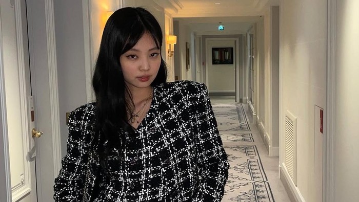 img-title Tips Styling Tweed Outfit yang Stylish dan Bikin Percaya Diri