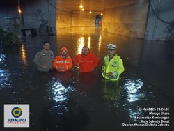 Kolong Tol Meruya Jakbar Banjir, Kendaraan Tak Bisa Melintas