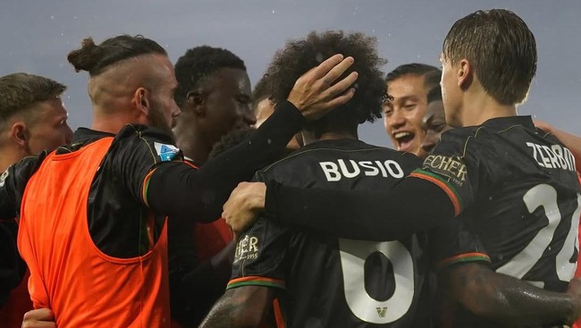 Kapten Timnas Indonesia Jay Idzes mendapatkan rapor hijau terkait penampilannya bersama Venezia usai menang 2-1 atas Fiorentina di Liga Italia, Senin (12/5).