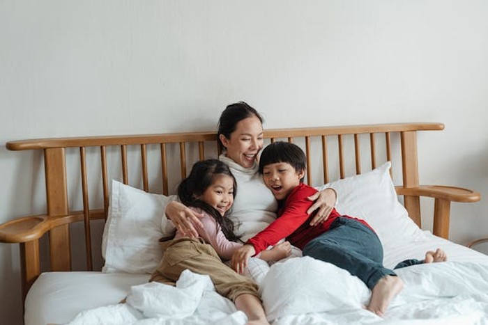 Mengenal Koala Parenting Yakni Pola Asuh Lembut Penuh Pelukan/Foto: Pexels.com/ Ketut Subiyanto