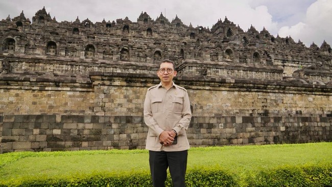 Fadli Zon Tantang Debat Pihak yang Masih Kontra Stairlift Burobudur Menteri Kebudayaan Fadli Zon merespons pihak yang masih mempersoalkan pemasangan stairlift di Candi Borobudur/