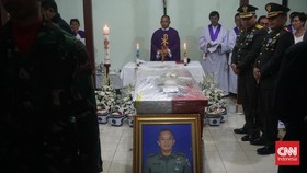 Misa Requiem Antar Jenazah Kolonel Hermawan, Korban Ledakan Garut