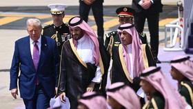 FOTO: Momen Trump Tiba di Saudi Disambut Pangeran MbS