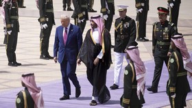 Trump Bakal Bertemu Presiden Suriah, Bahas Normalisasi dengan Israel?
