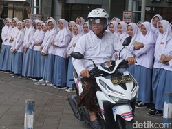 Antusiasme Santri Tebuireng Jombang Belajar Keselamatan Berkendara