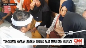VIDEO: Tangis Istri Korban Ledakan Amunisi Saat Temui Dedi Mulyadi